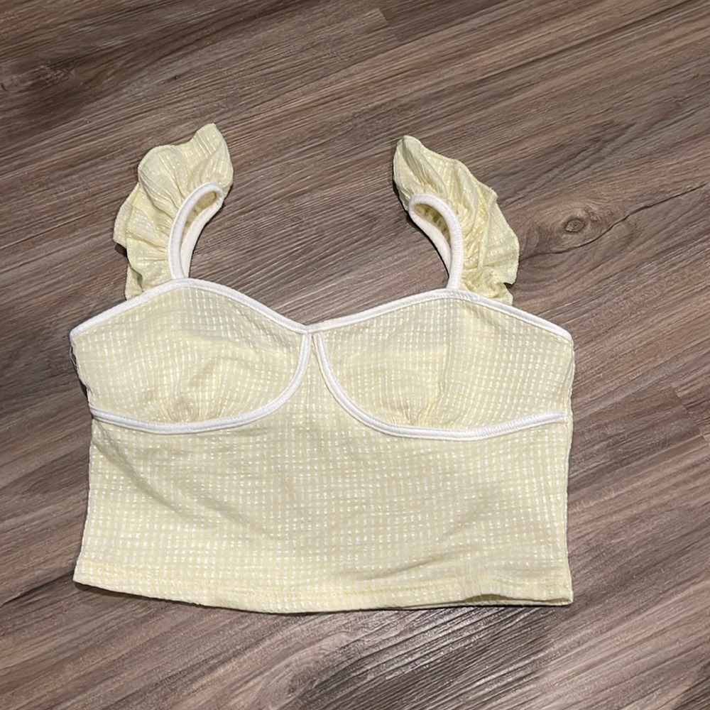 Ruffle sleeveless top